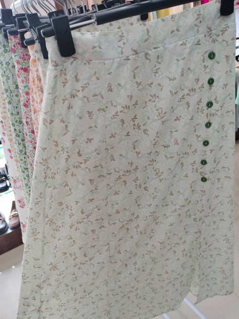 Floral Slit Skirts Embedded With Buttons